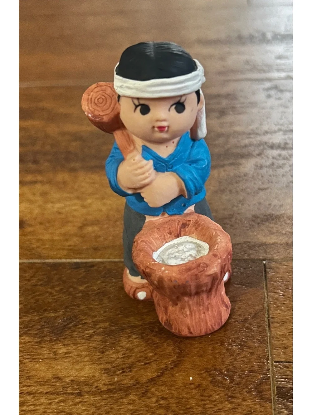 YI ART Korean resin figurine Working Villager with Mallet and Wooden Mortar